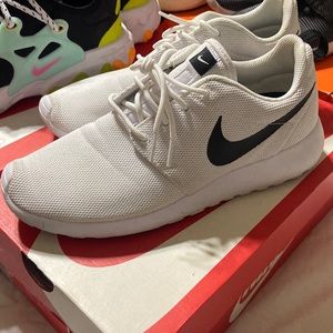 Size 8 white Nike sneakers
